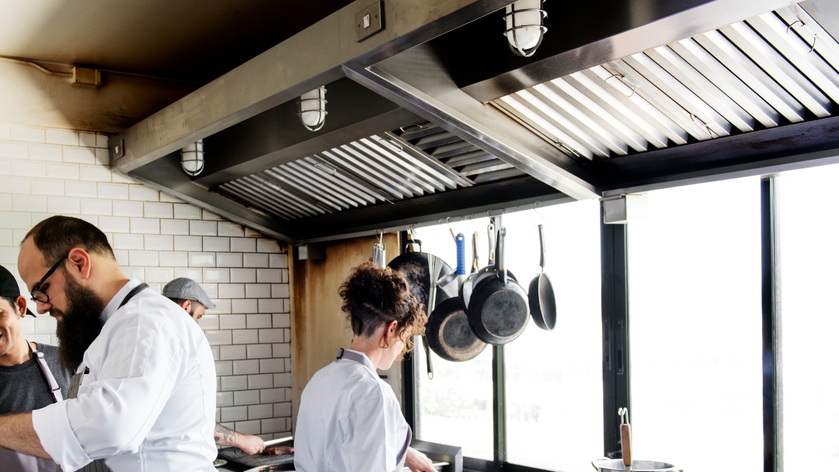 Qué soluciones hay para la cocina de un restaurante sin salida de humos?