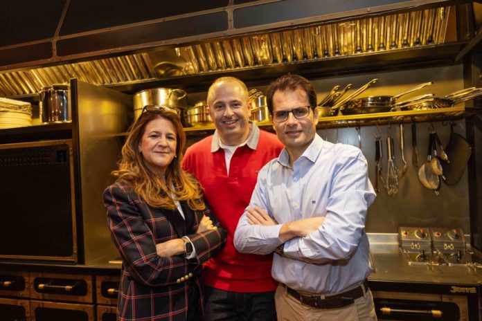 Dimasa Araceli Jaliff y Ernesto Messina, directores de Foodsat, y Antonio Campillo, CEO de Dimasa